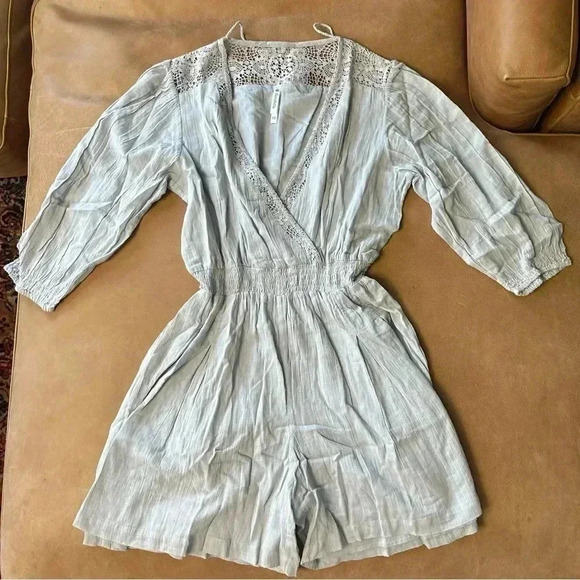 NWOT Women’s Florabella 3/4 Sleeve Romper Light Gray Size XS - Picture 1 of 8